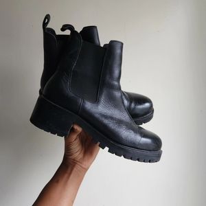 Black Chelsea boots size 8